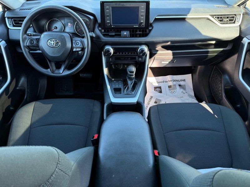 Toyota RAV4 Vehicle Image 11
