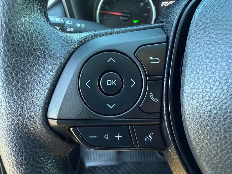 Toyota RAV4 Vehicle Image 13