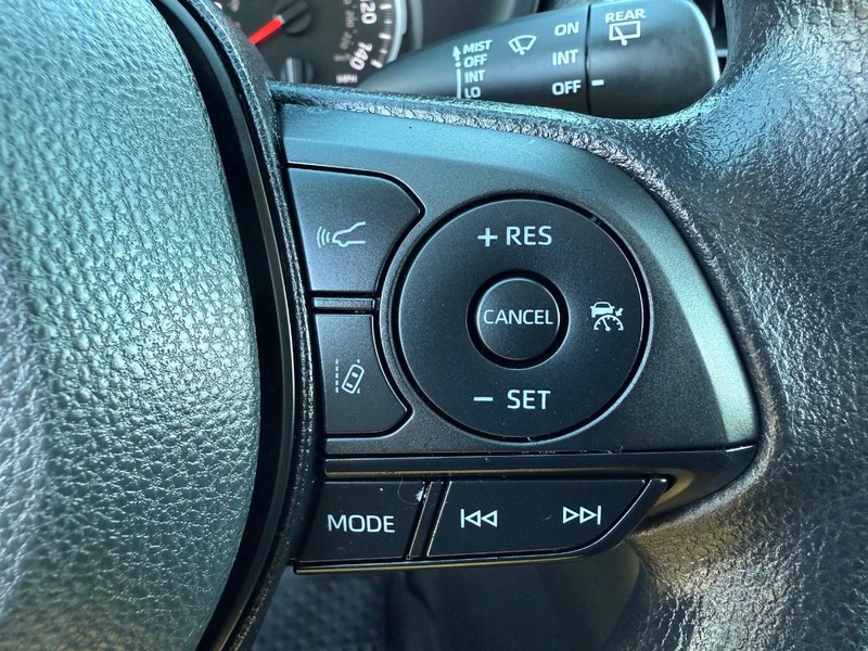 Toyota RAV4 Vehicle Image 14