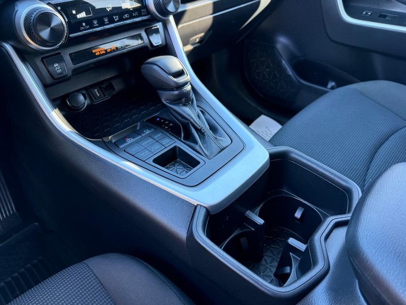 Toyota RAV4 Vehicle Image 18