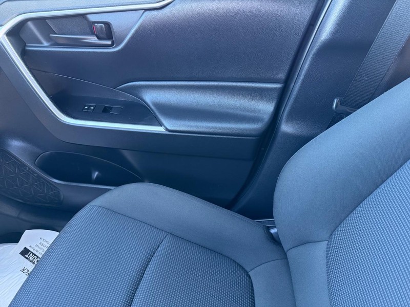 Toyota RAV4 Vehicle Image 19