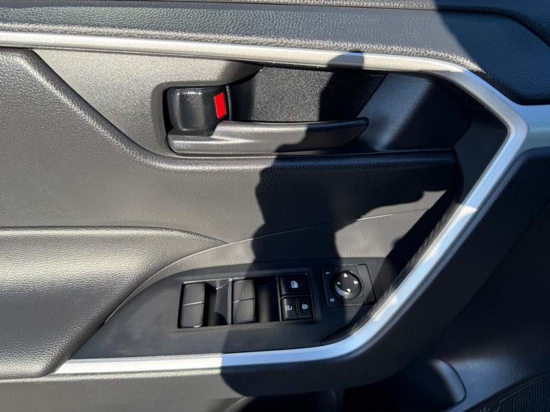 Toyota RAV4 Vehicle Image 22