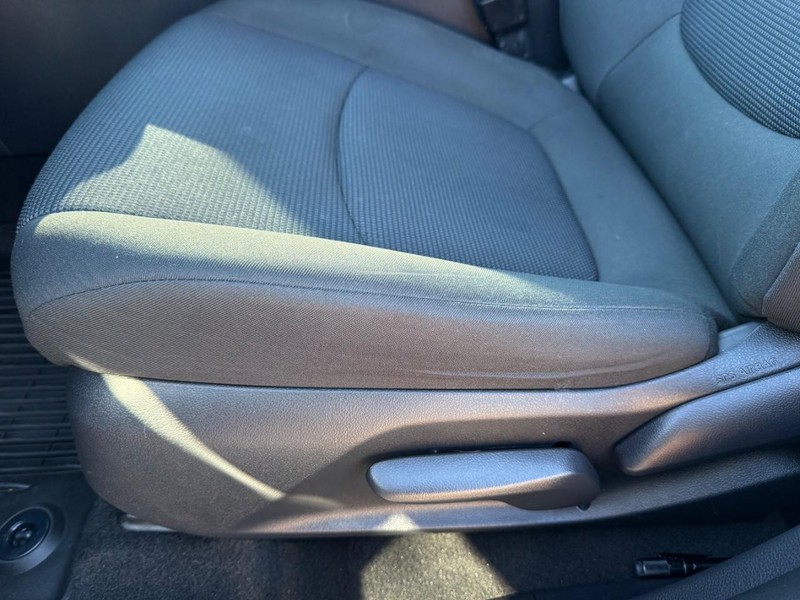 Toyota RAV4 Vehicle Image 23