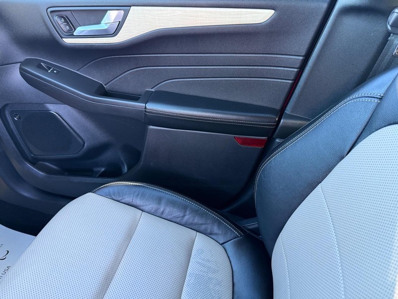 Ford Escape Vehicle Image 23