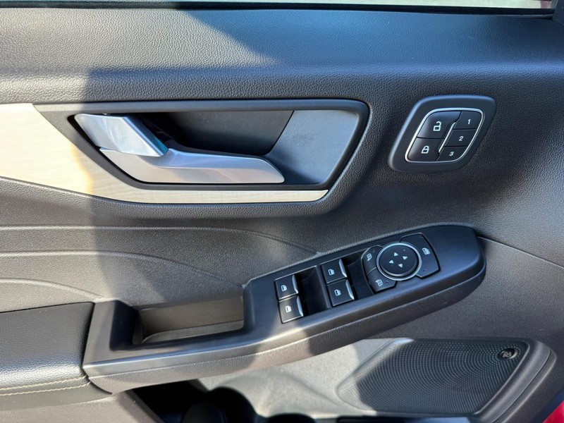 Ford Escape Vehicle Image 27