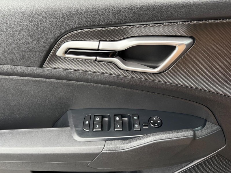 Kia Sportage Hybrid Vehicle Image 22