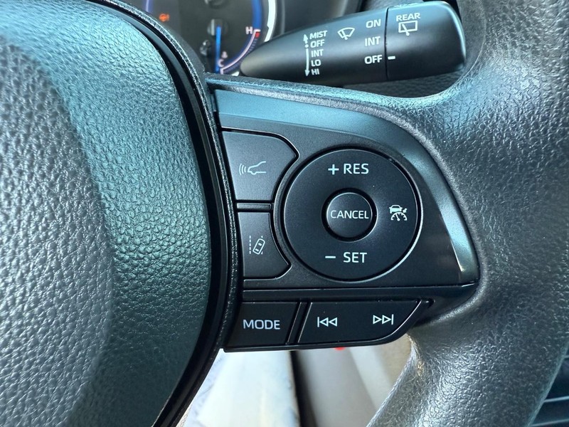 Toyota RAV4 Vehicle Image 14