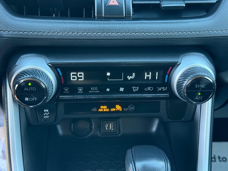 Toyota RAV4 Vehicle Image 17