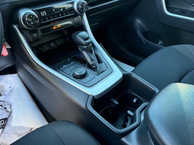 Toyota RAV4 Vehicle Image 18