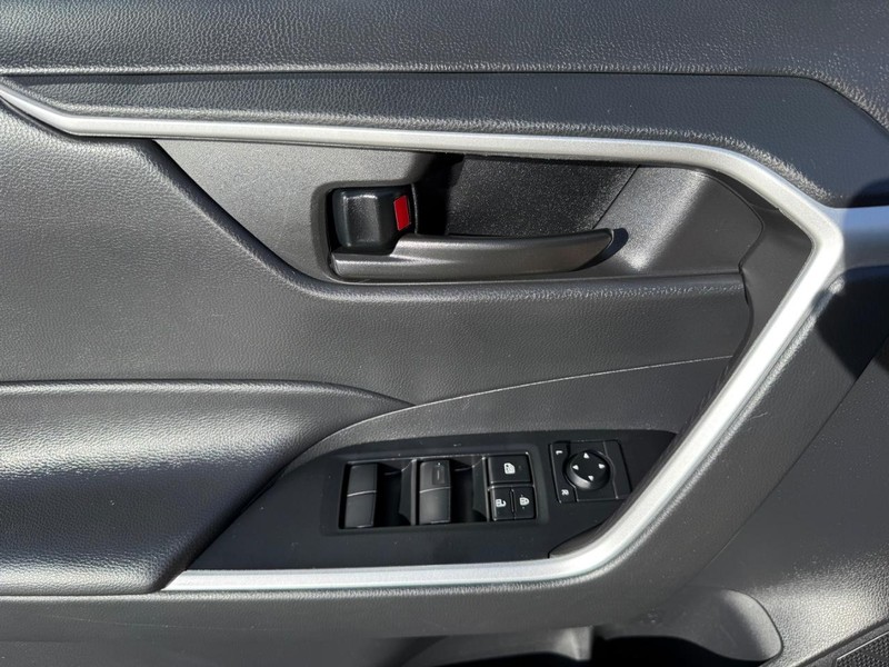 Toyota RAV4 Vehicle Image 22