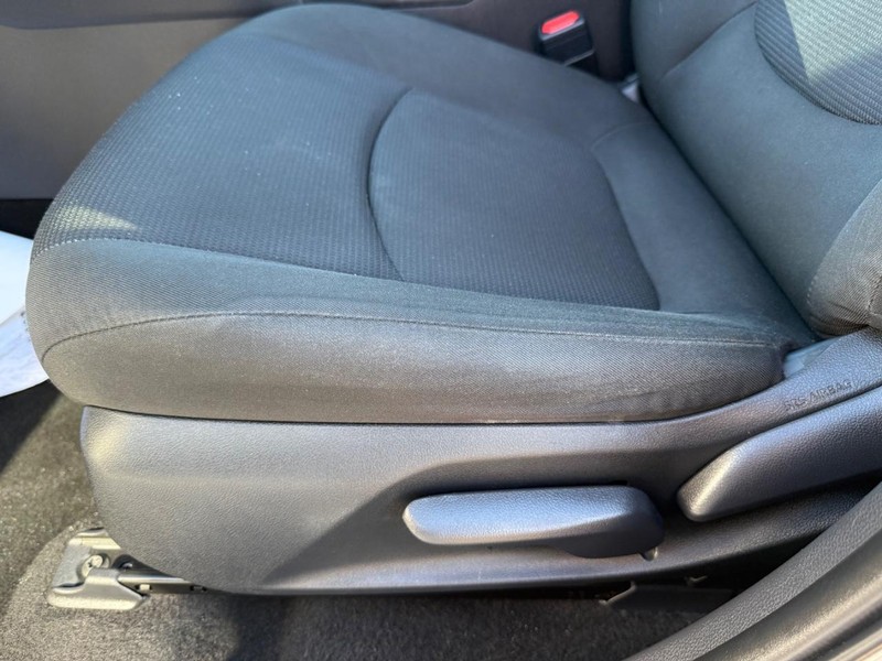 Toyota RAV4 Vehicle Image 23