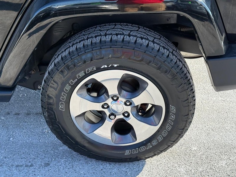 Jeep Wrangler JK Unlimited Vehicle Image 06