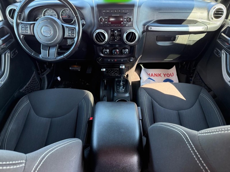 Jeep Wrangler JK Unlimited Vehicle Image 11