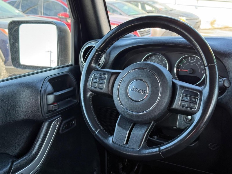 Jeep Wrangler JK Unlimited Vehicle Image 12