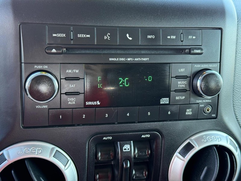 Jeep Wrangler JK Unlimited Vehicle Image 15