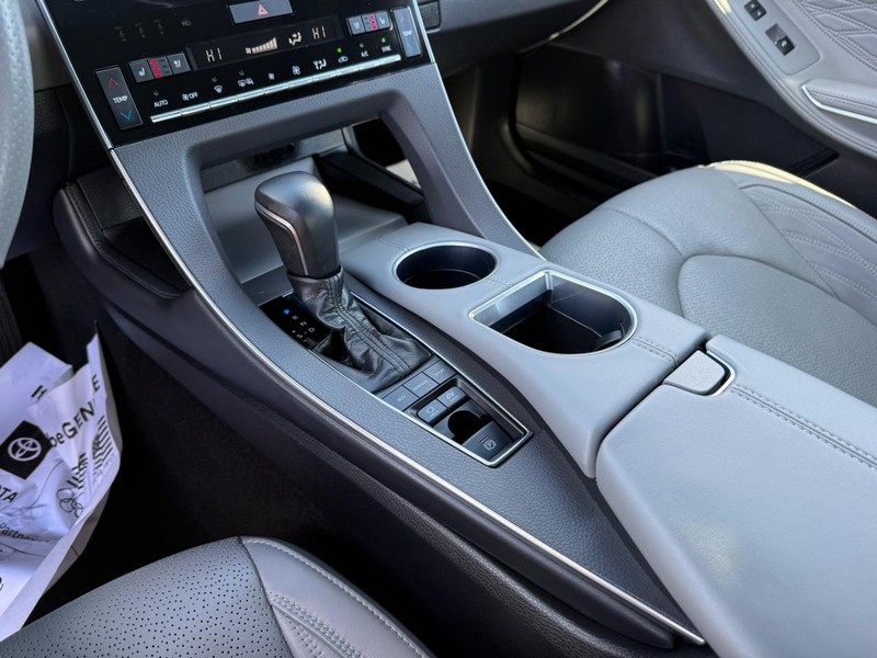 Toyota Avalon Vehicle Image 21