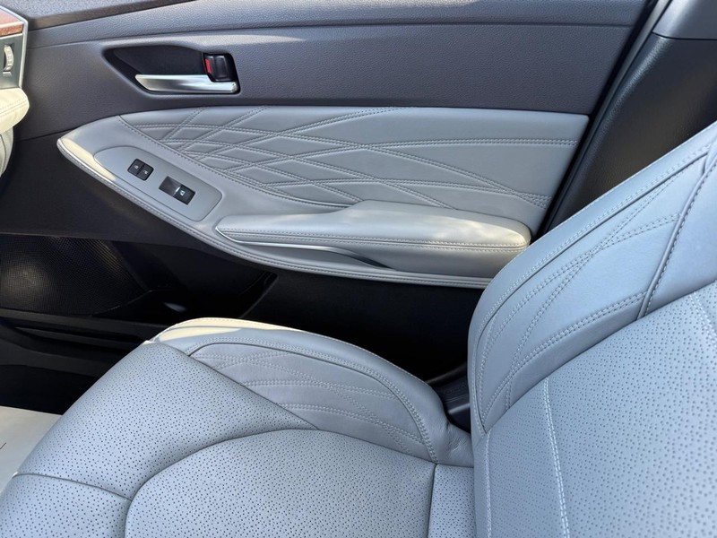 Toyota Avalon Vehicle Image 22