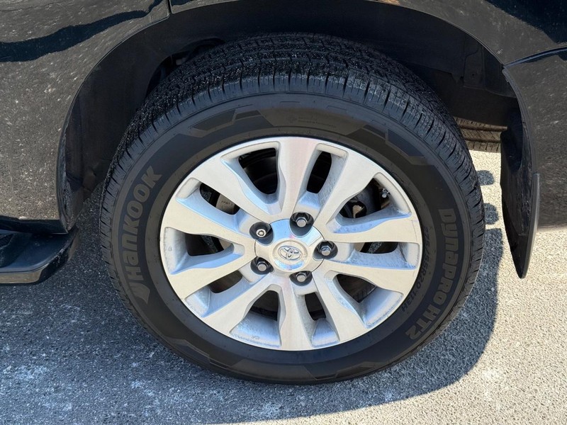 Toyota Sequoia Vehicle Image 06