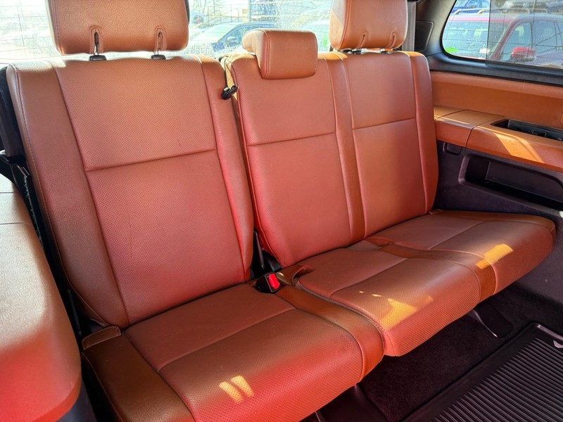 Toyota Sequoia Vehicle Image 10