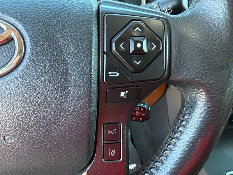 Toyota Sequoia Vehicle Image 16