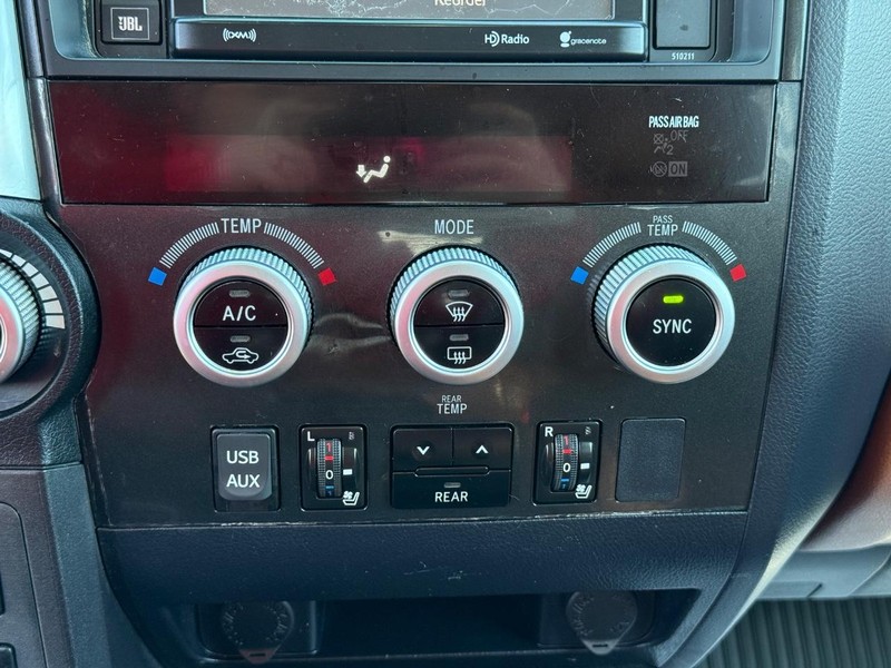 Toyota Sequoia Vehicle Image 19