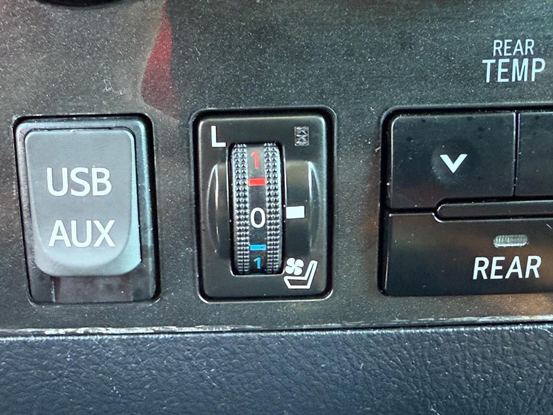 Toyota Sequoia Vehicle Image 20