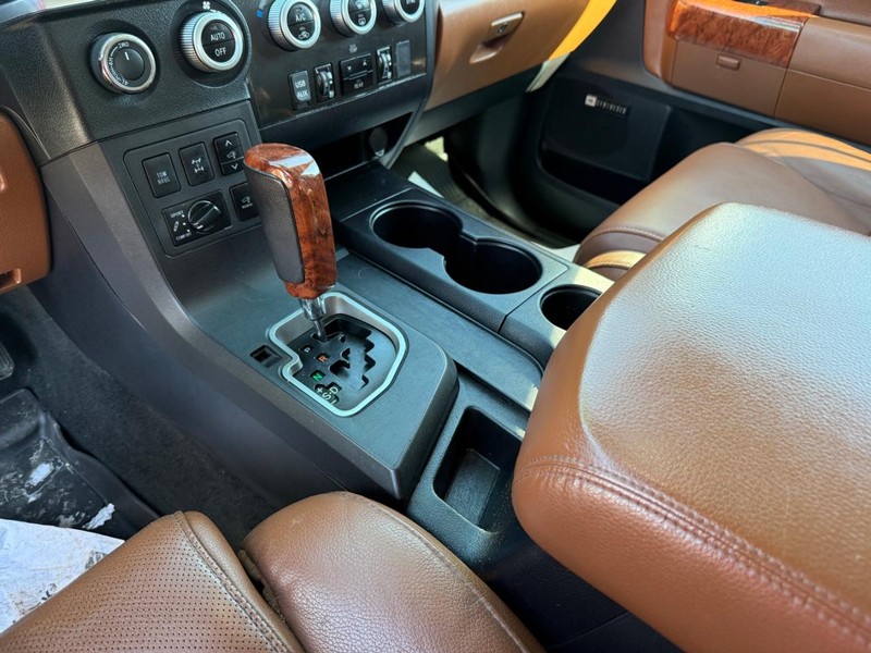 Toyota Sequoia Vehicle Image 21