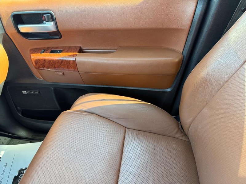 Toyota Sequoia Vehicle Image 22