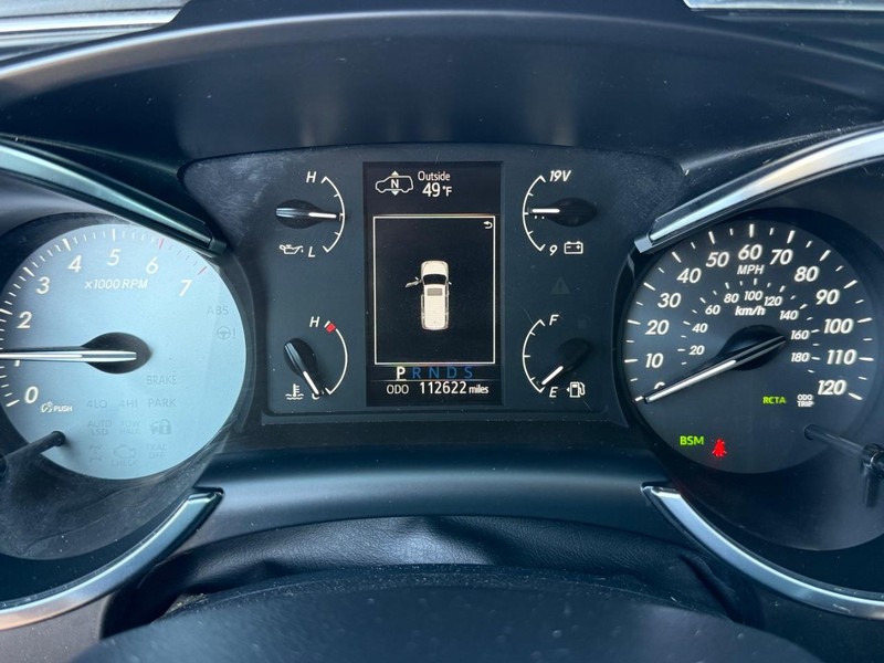 Toyota Sequoia Vehicle Image 24