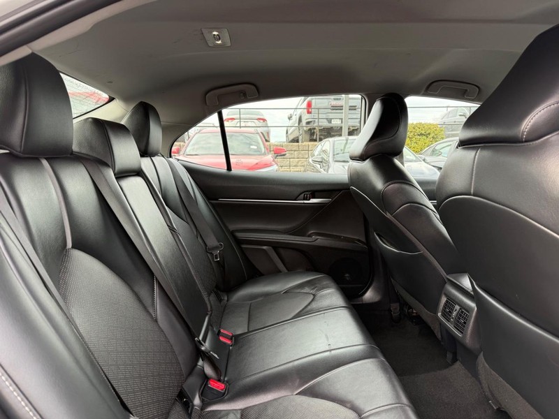 Toyota Camry Vehicle Image 10