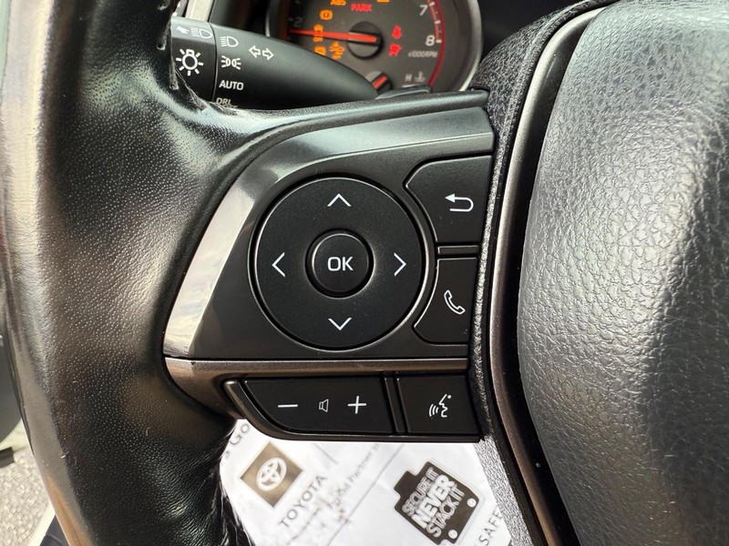 Toyota Camry Vehicle Image 13