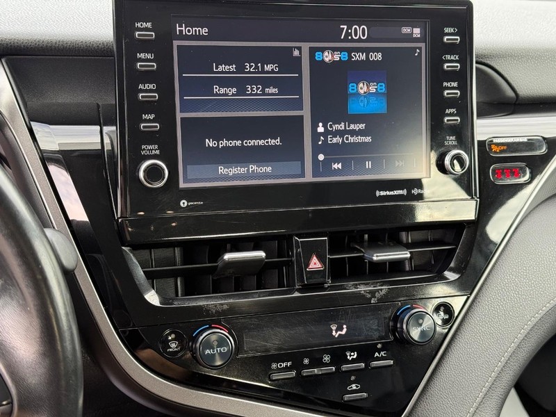 Toyota Camry Vehicle Image 17