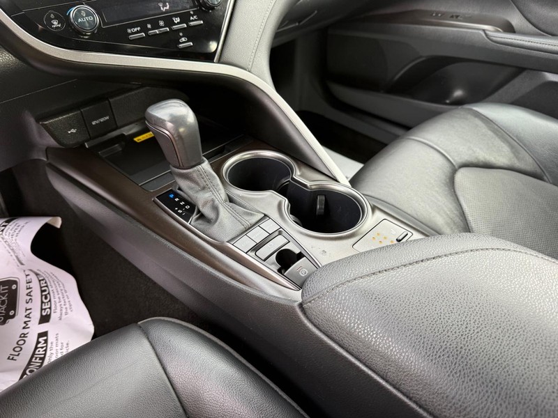 Toyota Camry Vehicle Image 19