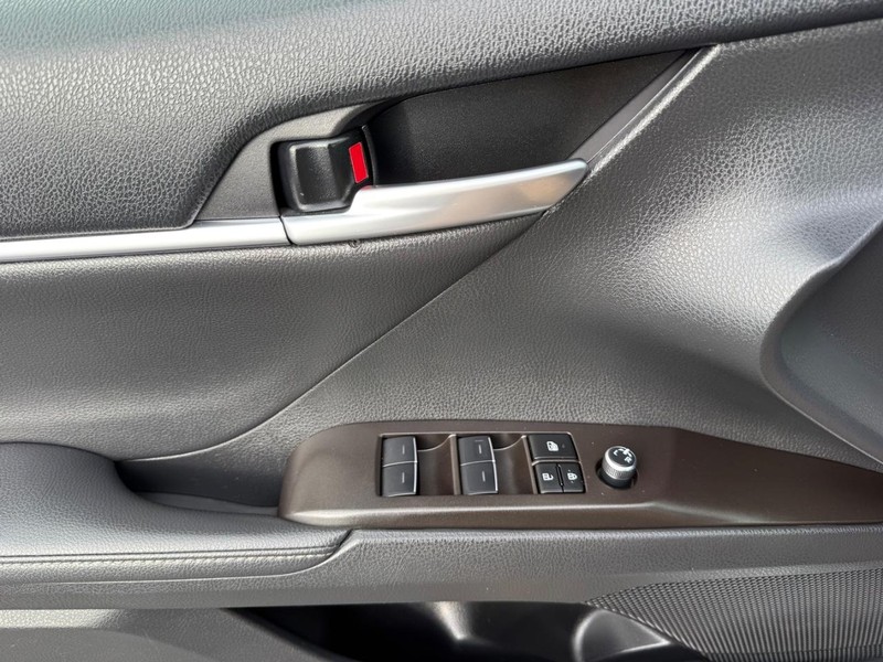 Toyota Camry Vehicle Image 23