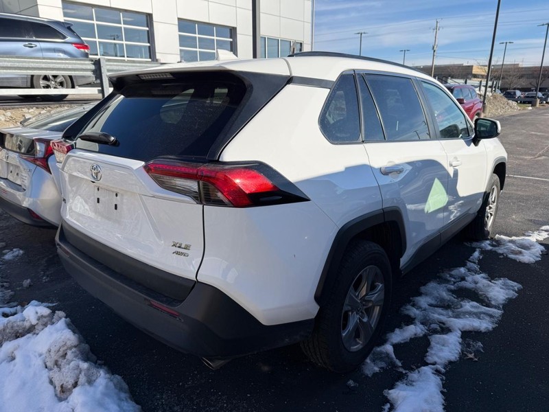 Toyota RAV4 Vehicle Image 04