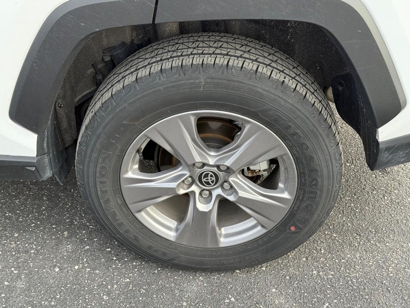 Toyota RAV4 Vehicle Image 06