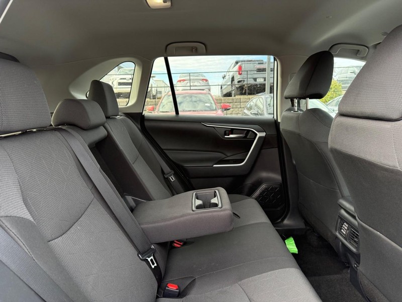 Toyota RAV4 Vehicle Image 10