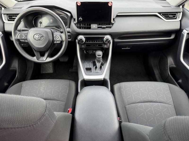 Toyota RAV4 Vehicle Image 11
