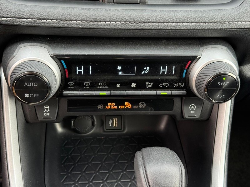 Toyota RAV4 Vehicle Image 18