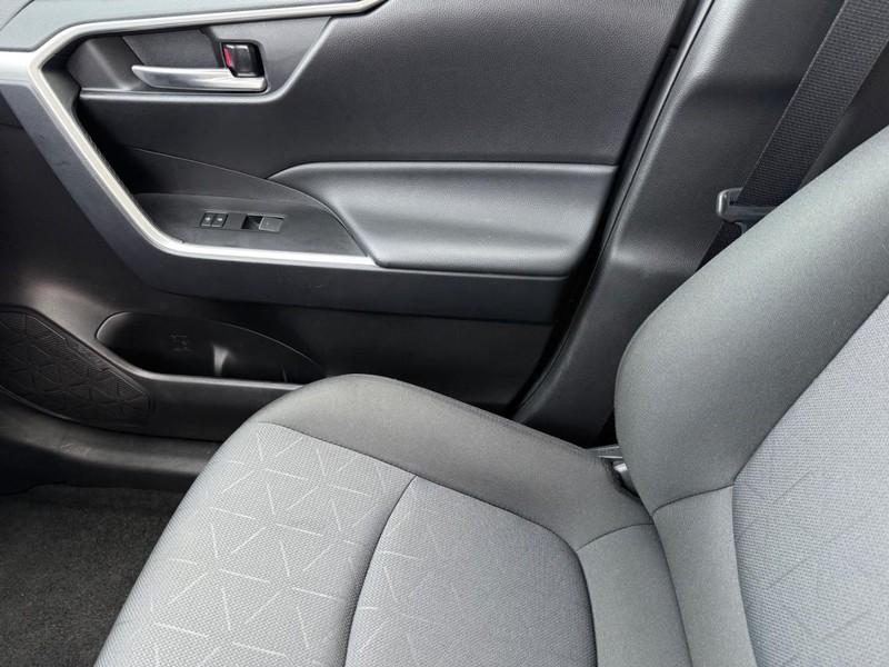 Toyota RAV4 Vehicle Image 20