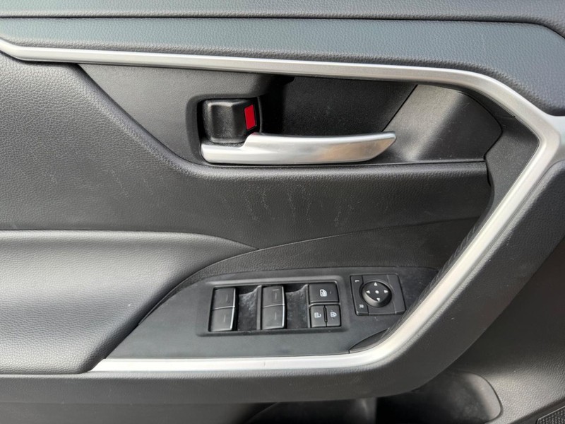 Toyota RAV4 Vehicle Image 23