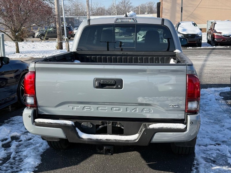 Toyota Tacoma 4WD Vehicle Image 04