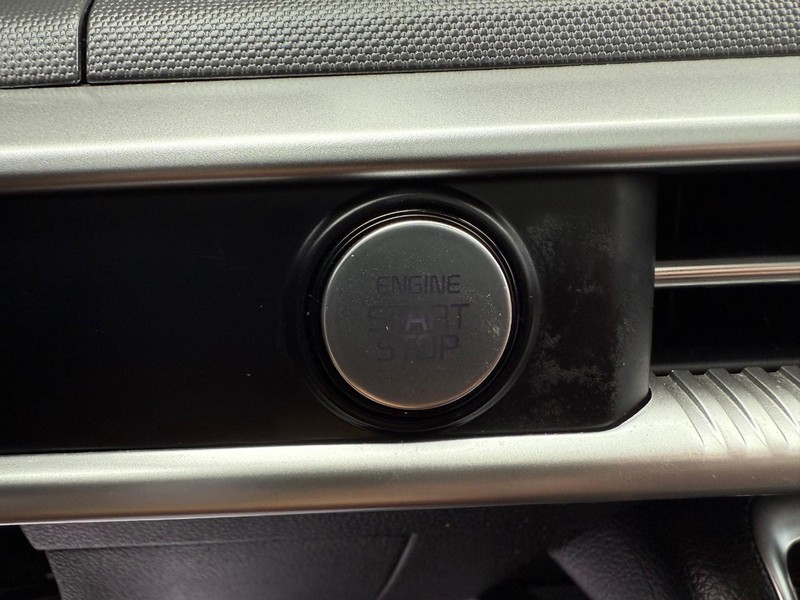 Kia K5 Vehicle Image 16