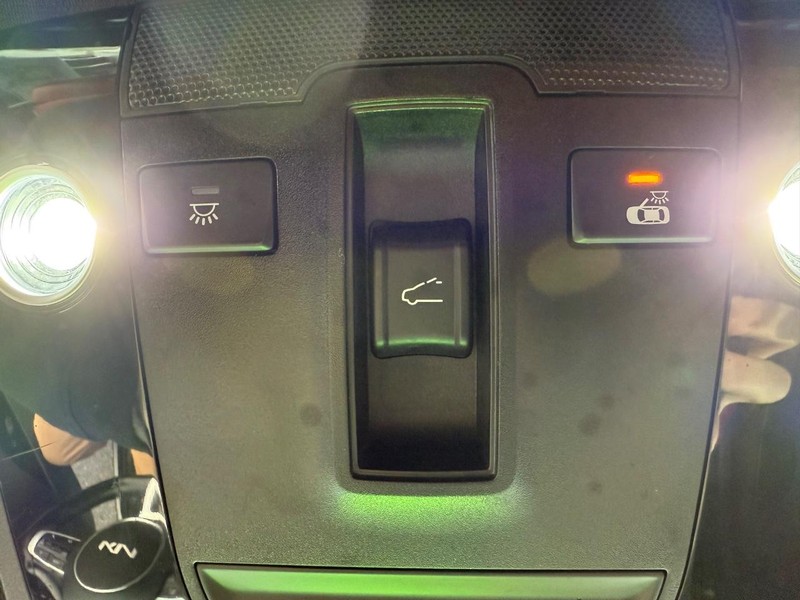 Kia K5 Vehicle Image 23