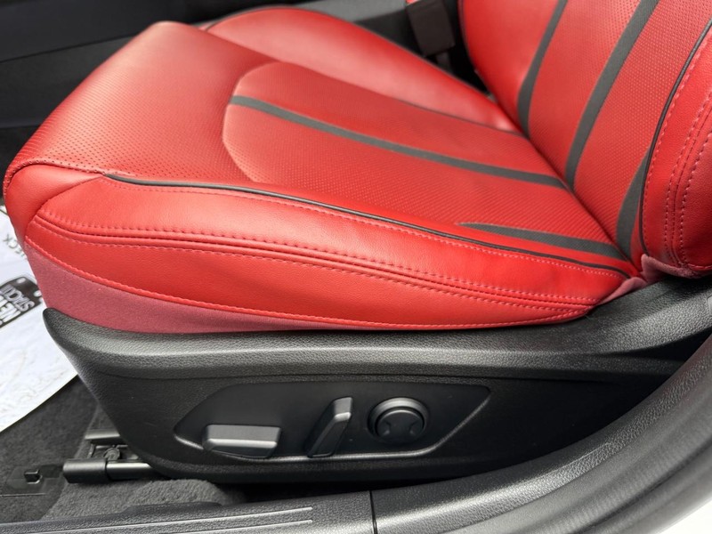 Kia K5 Vehicle Image 27