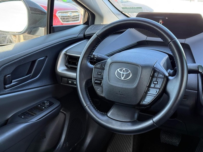 Toyota Prius Vehicle Image 12