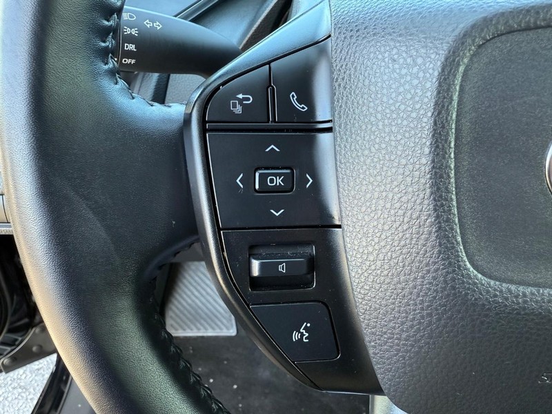 Toyota Prius Vehicle Image 13