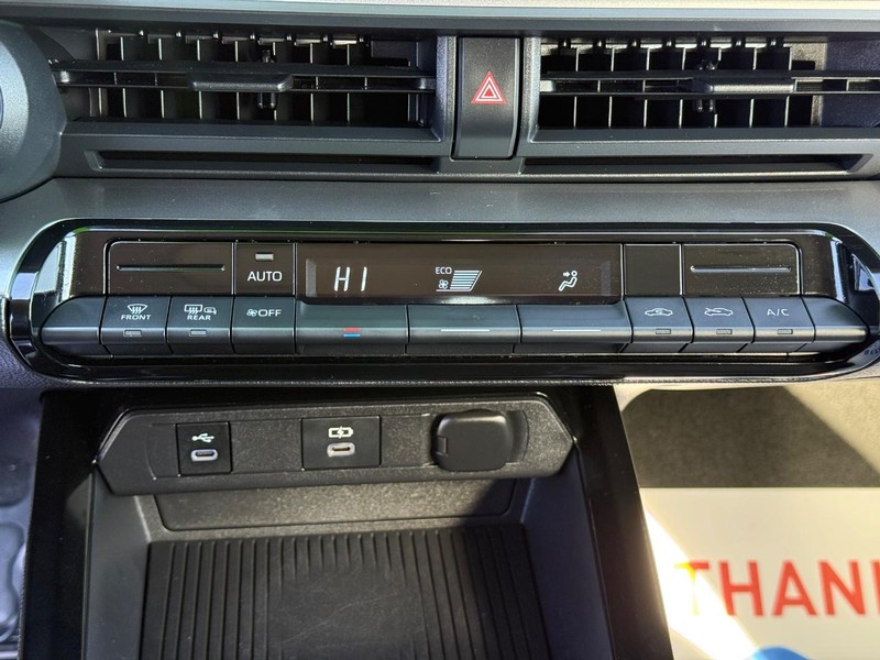 Toyota Prius Vehicle Image 17