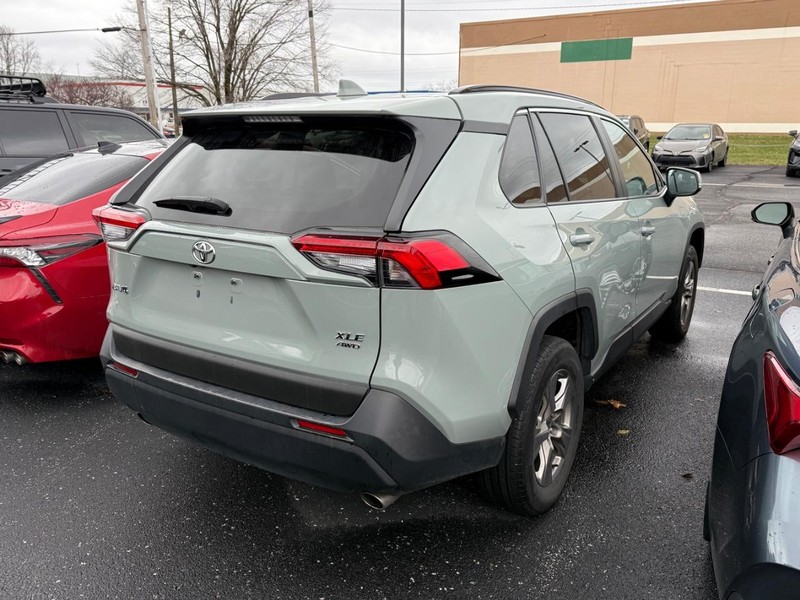 Toyota RAV4 Vehicle Image 04