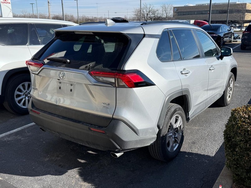 Toyota RAV4 Vehicle Image 04